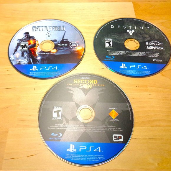 SET OF THREE PLAYSTATION 4 ACTION VIDEO GAME CD'S WITH PROTECTIVE ZIPPERED CASE